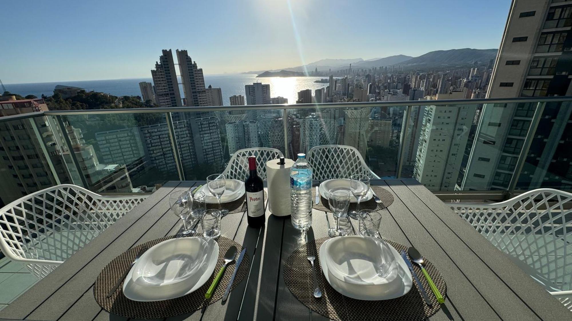 Highrise Apartment With Stunning Views From Private Balcony 85 Benidorm Exterior photo